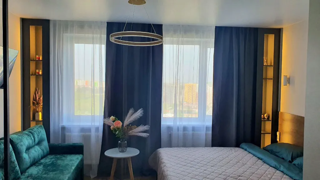 Уютная дизайнерская квартира с прекрасным видом из окна