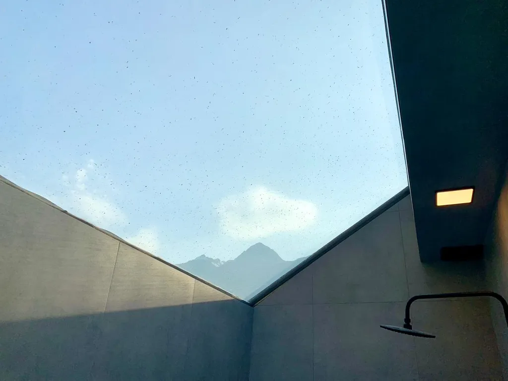 Дом с шикарным видом на горы, с теплым бассейном и баней на дровах