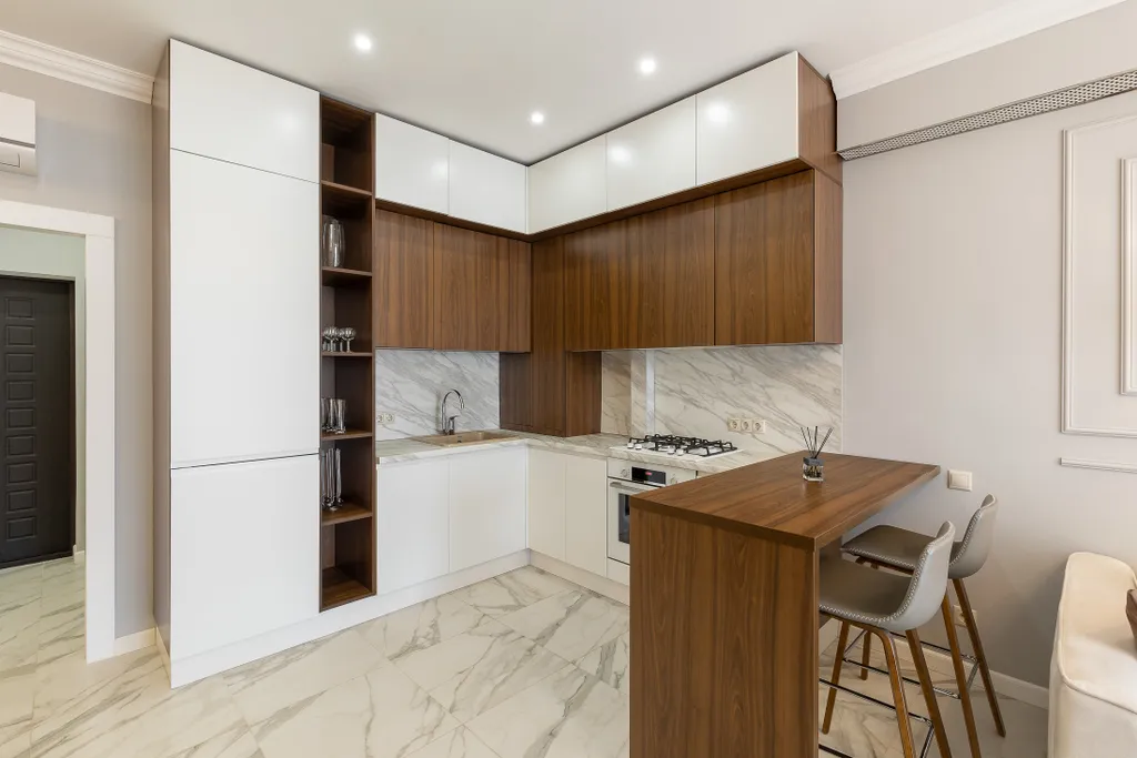 Апартамент с большой террасой и бассейнами на территории