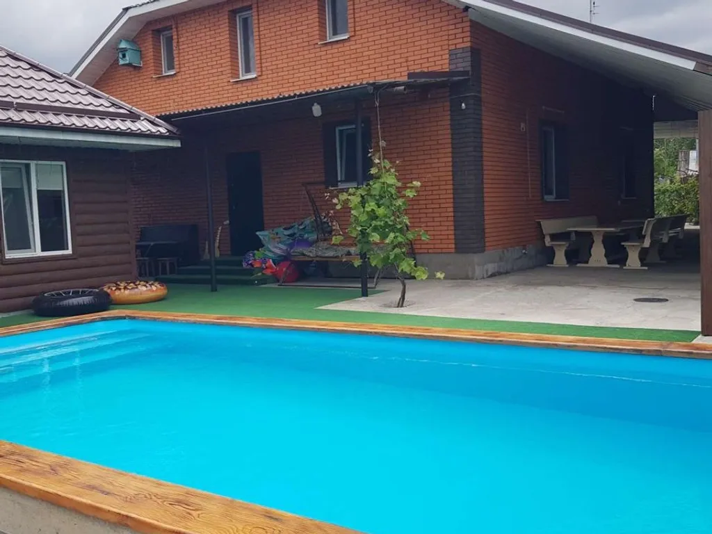 Коттедж Большой дом с бассейном — аренда посуточно в Тульский