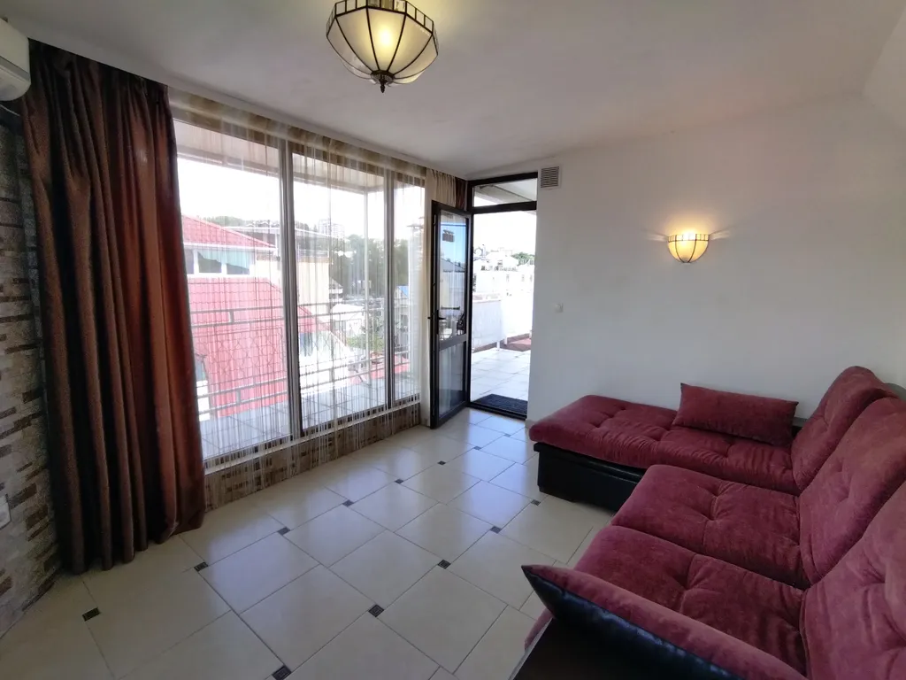 Трехуровневая 3-к квартира с террасой, у моря