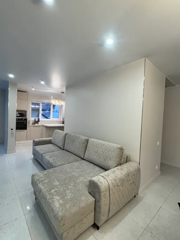 Большой загородный дом с бассейном, баней и рекой