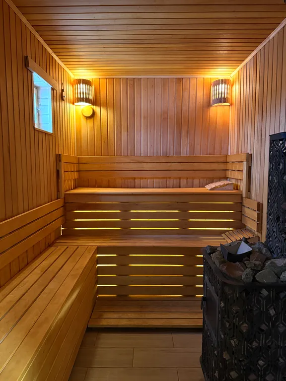 Дом с баней в доме с видом на лес и водохранилище