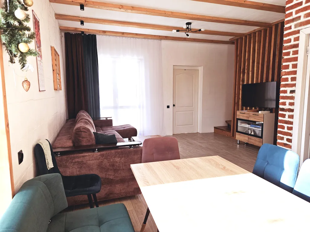 Таунхаус с видом на гору Зелёная