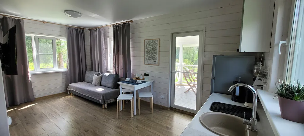 Уютный дом с банным домиком рядом с лесом