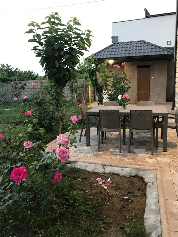 У берега моря новая уютная дача