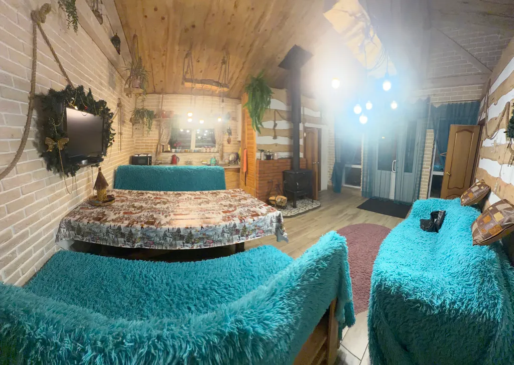 Домик в лесу с баней