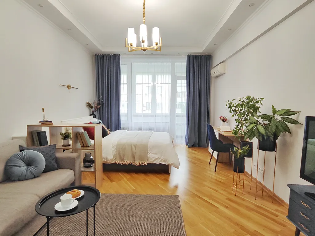 Квартира Шикарный 3 метровый потолок в квартире — аренда посуточно в Алматы