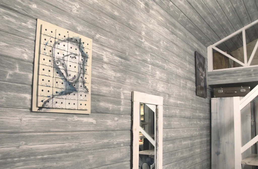 Уютный дом на берегу реки Кола