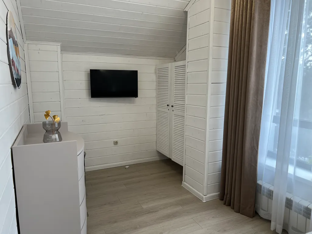 Уютный новый дом у хвойного леса в черте города