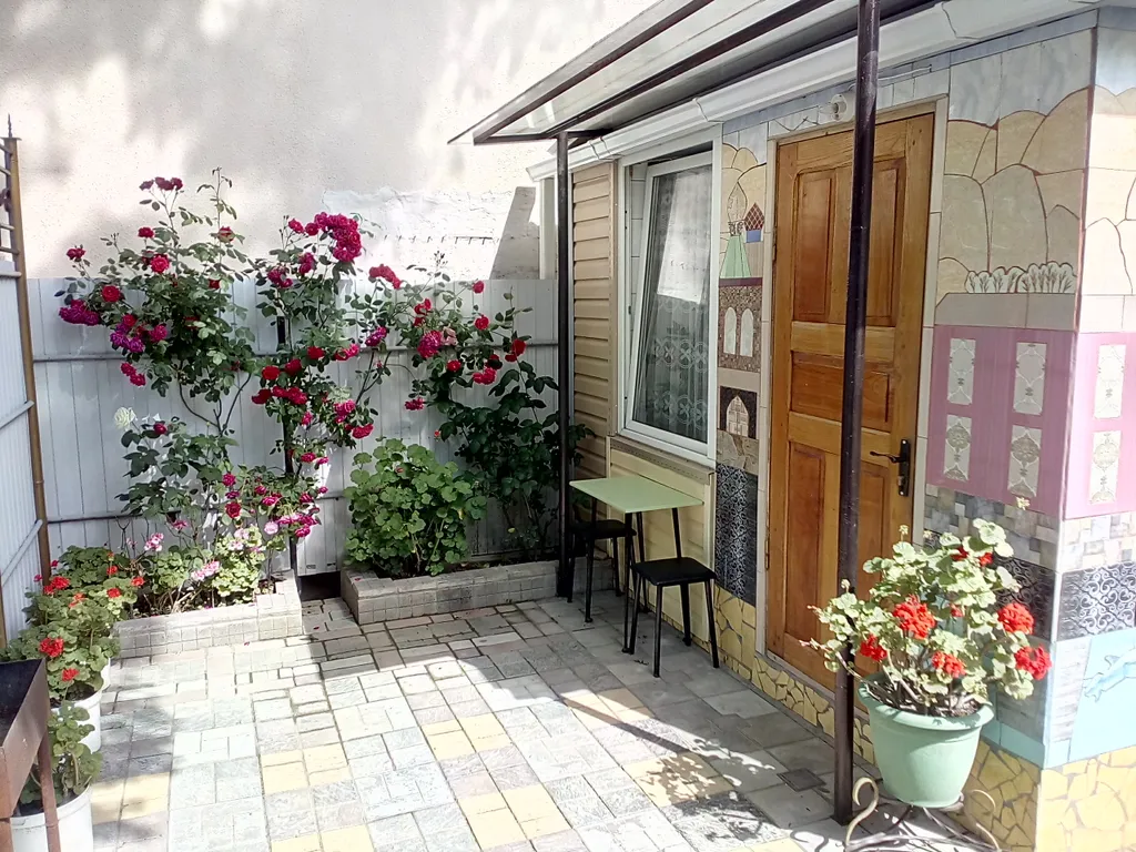 Квартира-студия с отдельным входом и закрытым двориком