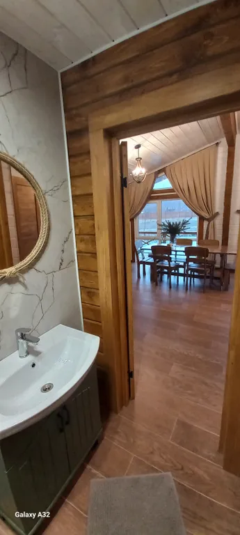 Шале в горах на берегу реки