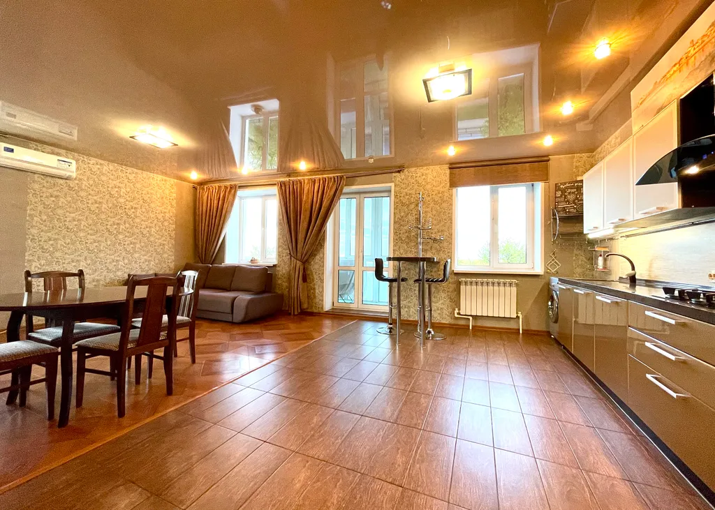 Видовые трёхкомнатные апартаменты на Набережной