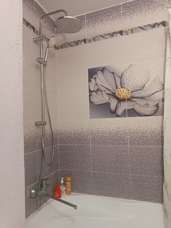 Студия рядом с остановкой трамвая