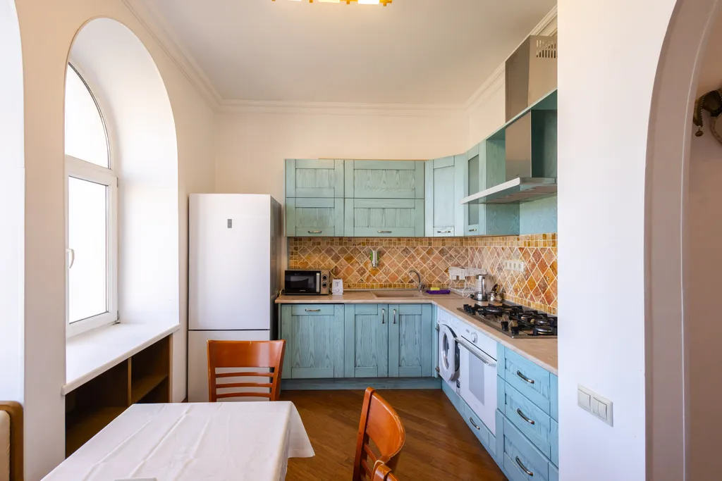 Апартаменты с видом на торговую улицу