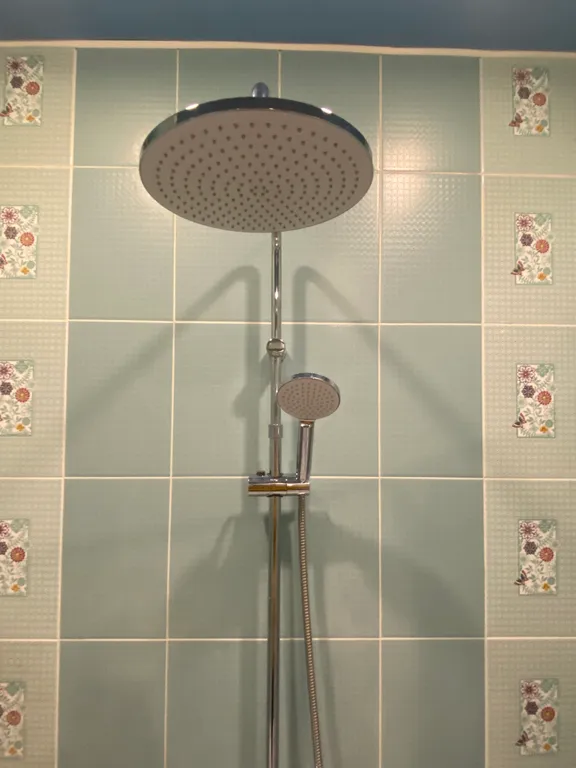 Стильная квартира с разноплановым освещением