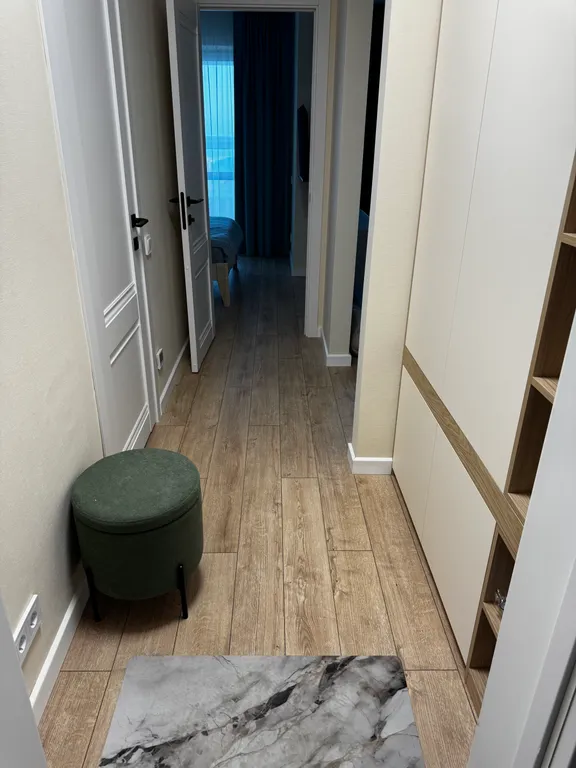 Новая стильная квартира с панорамным видом на море и рядом с пляжем