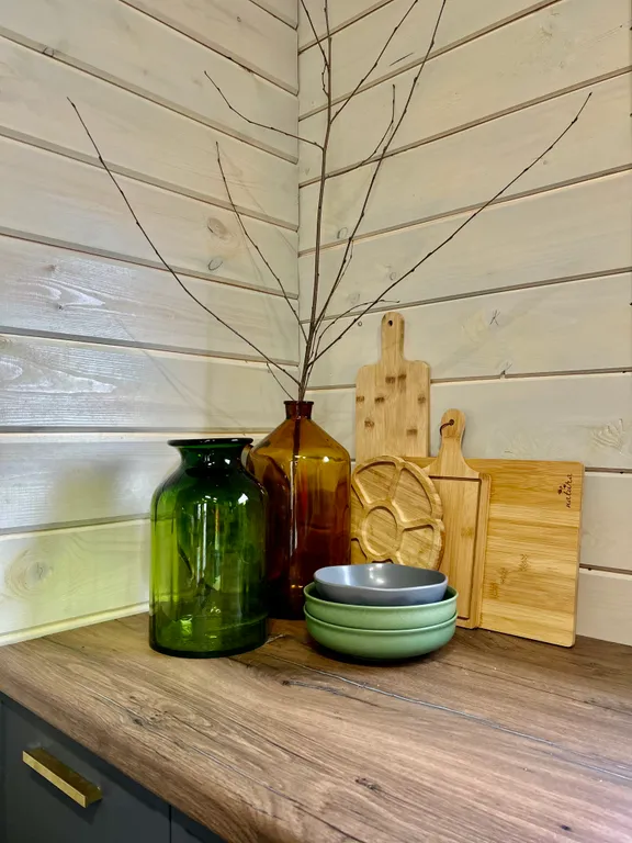 Дом с чаном на берегу реки