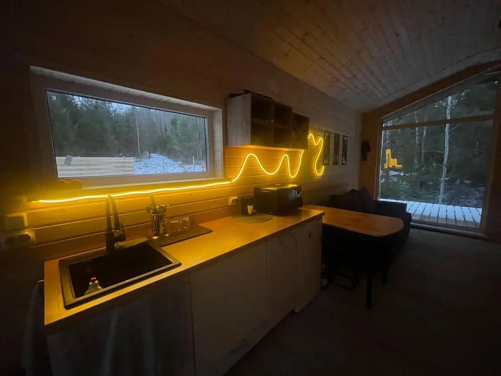 Дом с баней и ванна в лесу