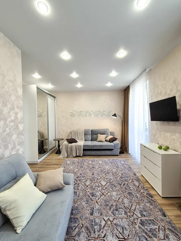 Потрясающая квартира с двумя балконами и видом на реку, лес и горы