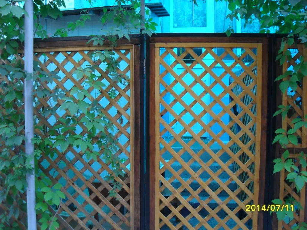 Благоустроенная двухкомнатная квартира с двориком у моря