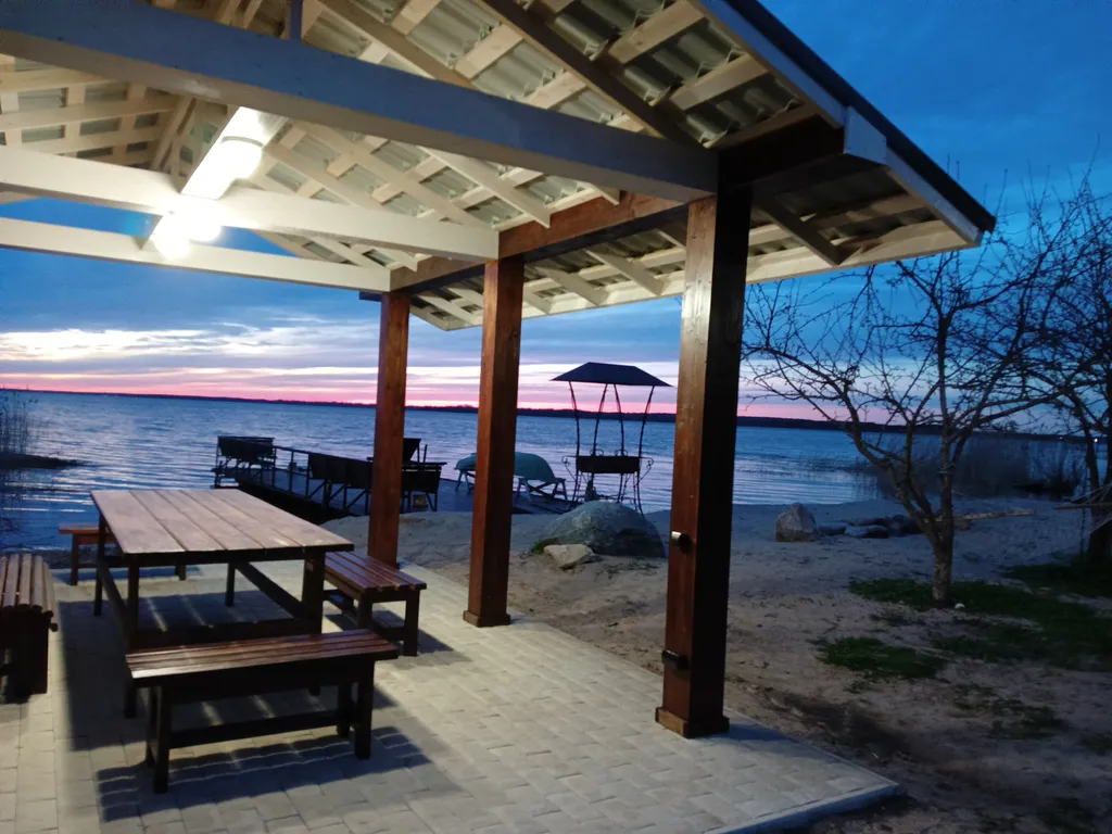 Домик сказка на берегу озера Селигер