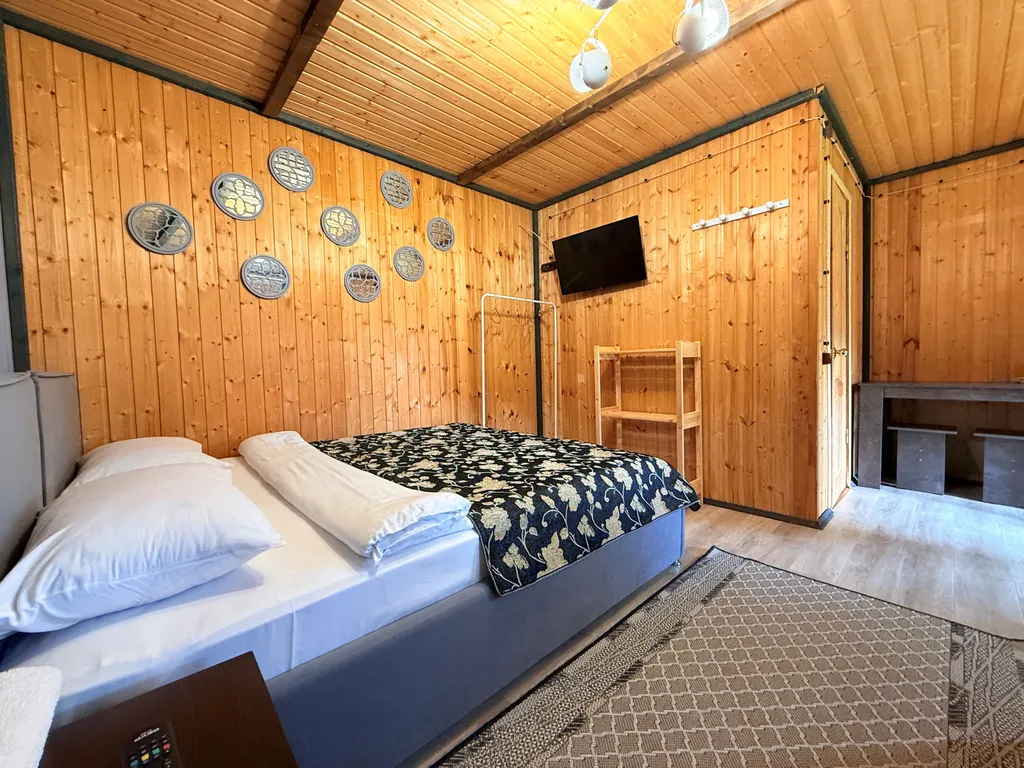 Домик с терассой и видом на горы