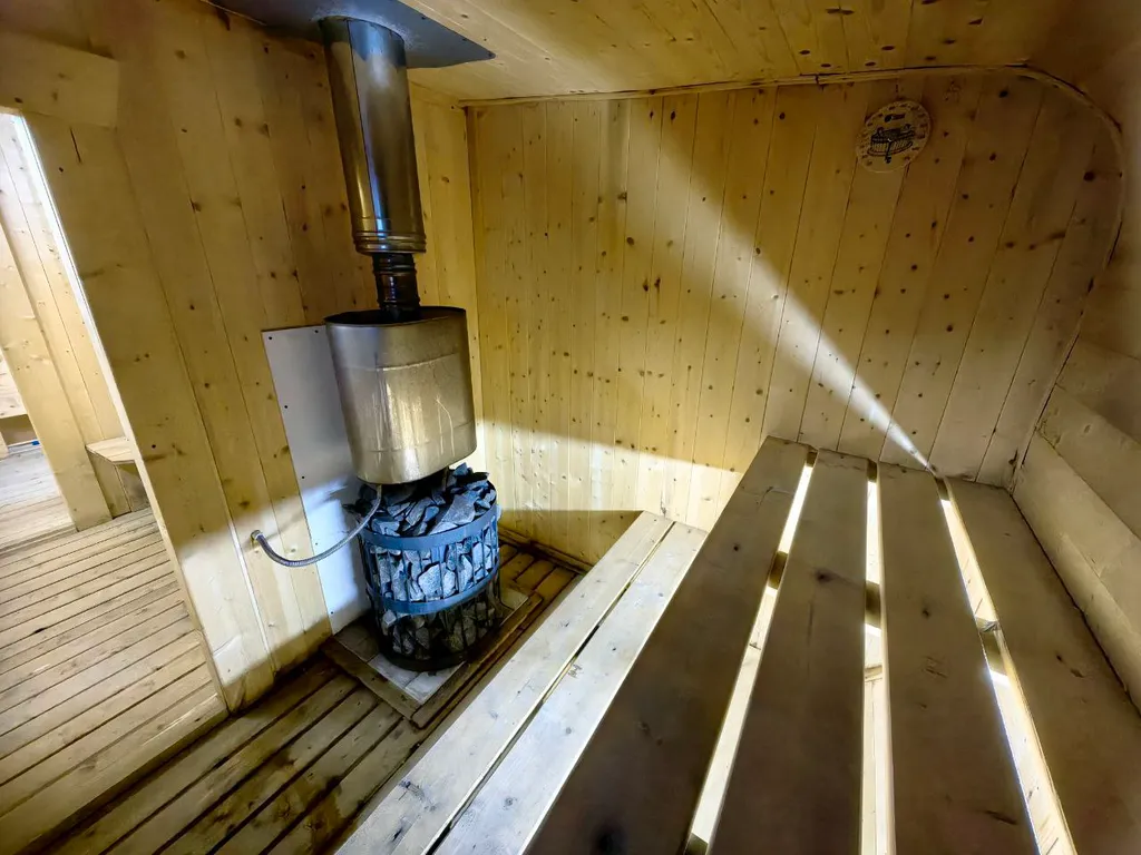 Дом рядом с озером в Карелии