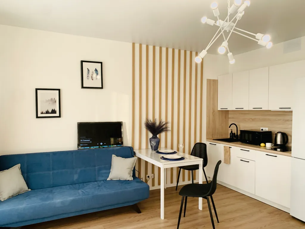 Светлая студия с видом на закат