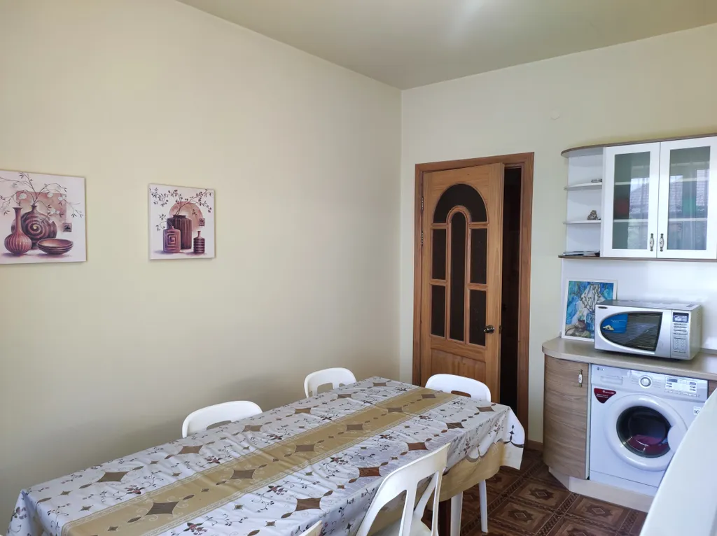 Этаж в уютном доме с видом на Цветник