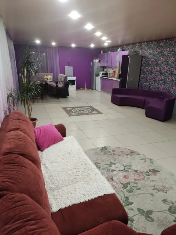 Дом у пруда, баня.