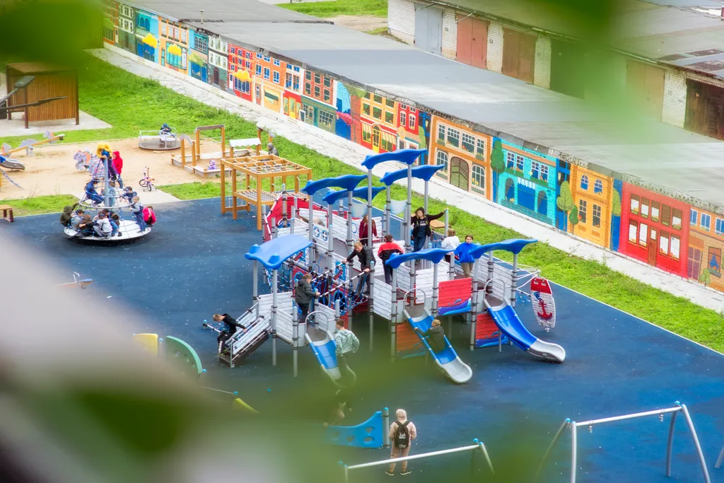 Евродвушка у Ледового дворца, стадиона Локомотив и вокзала