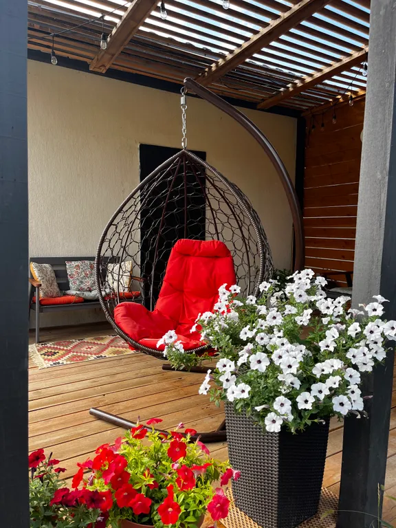 Домик с террасой и своей территорией