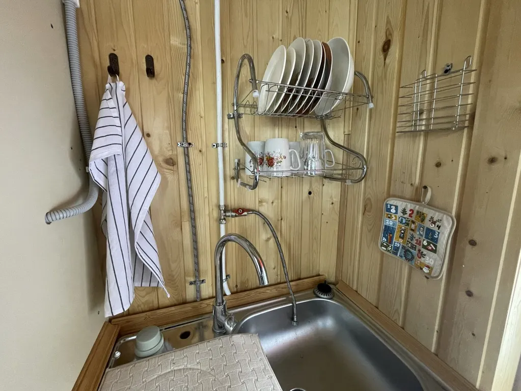 Квартира Уютная мансарда в деревне на оздоровительной базе отдыха "Ребовичи" — Лодейное Поле