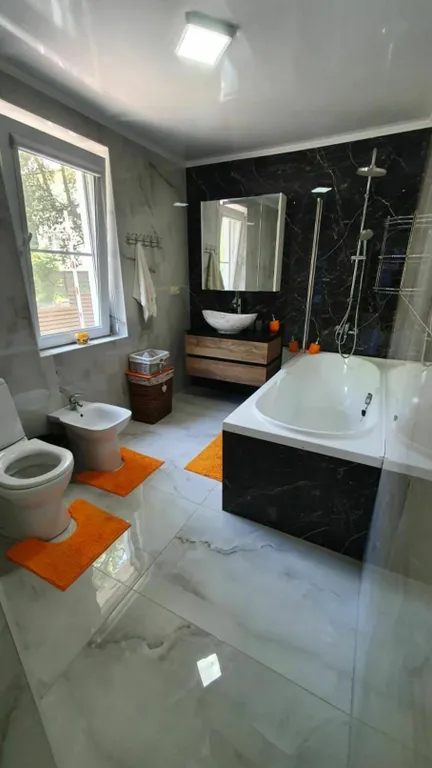 Дом с бассейном