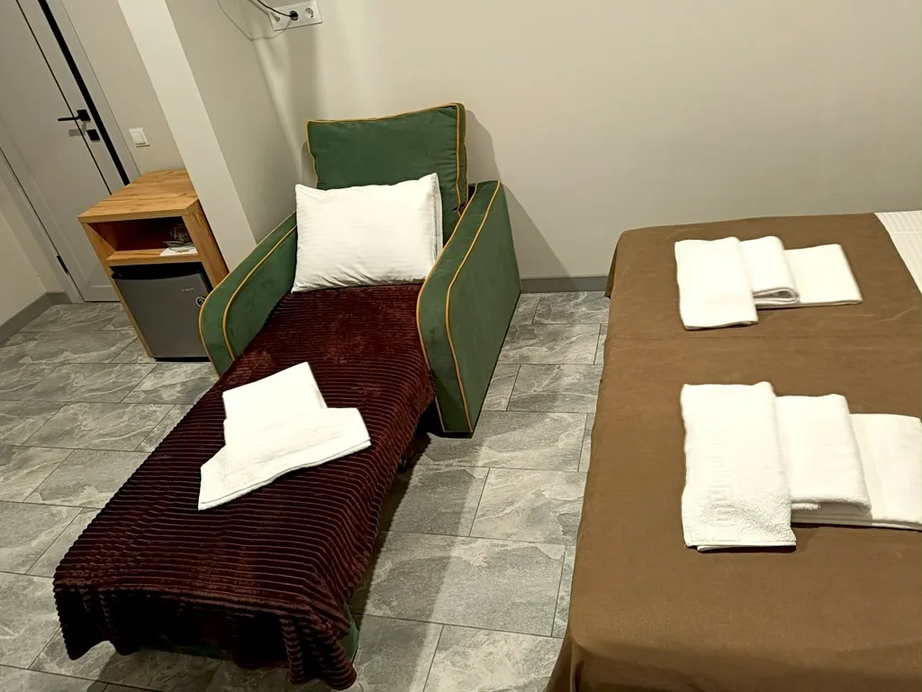 Трехместный номер с выходом во двор