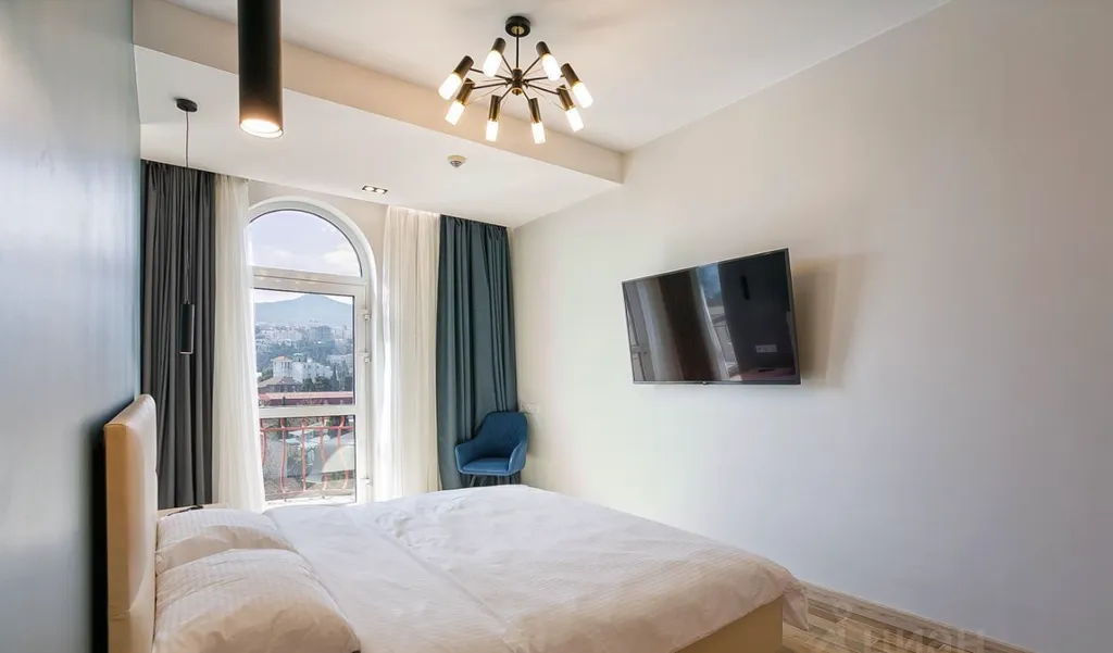 Апартамент на набережной с видом на горы