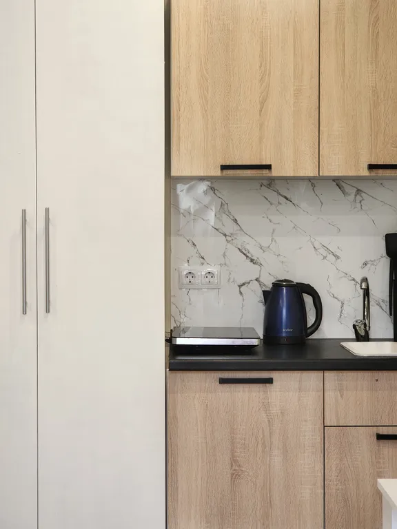 Просторная студия с балконом