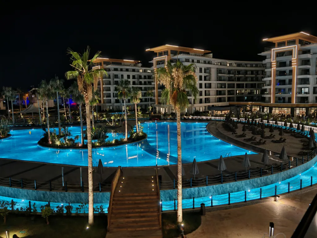 Квартира 1+1 в Azura World c видом на бассейн и аквапарком