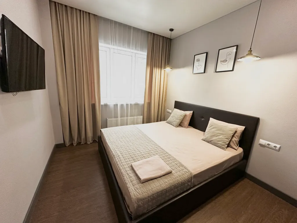 Двухкомнатная квартира в центре города, Российская, Набережная, Арбат