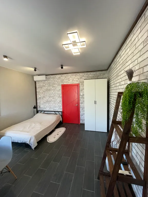 Студия у Яшмового пляжа