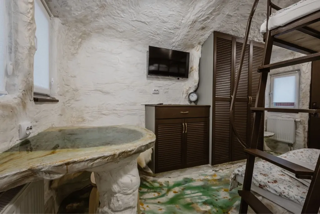 Студия № 6 Пещepа