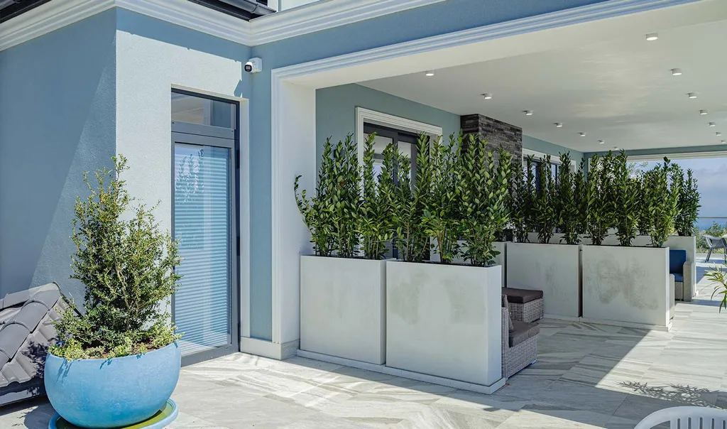 Полулюкс с выходом к бассейну и террасой