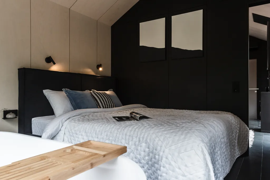 Коттедж Панорамный дом в лесу с сауной и ванной у окна — Вырица