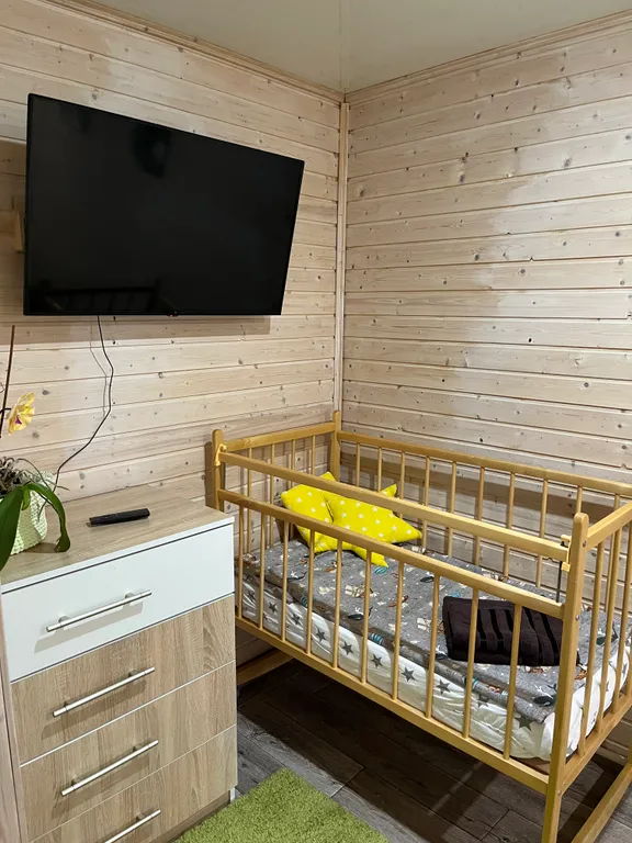 Уютный дом с беседкой в черте города