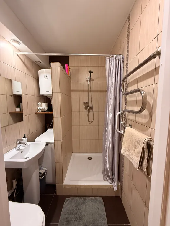 Уютная квартира-студия с отдельной спальней в самом центре города