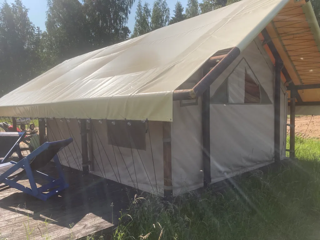 Уютный глэмпинг на прекрасном острове на псковском озере