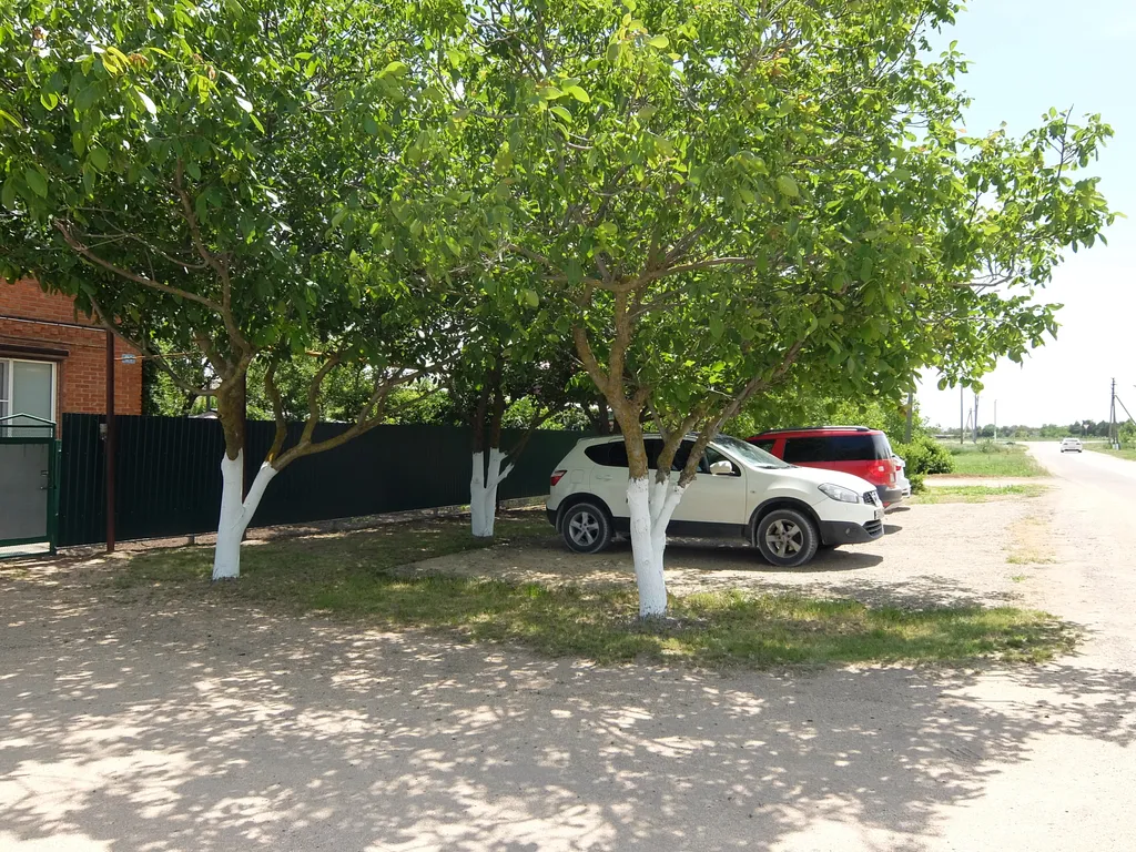 Домик со своей кухней и беседкой