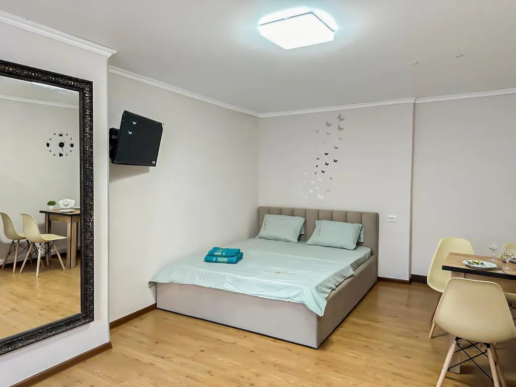 Домик с двором и парковкой для семей, командированных гостей и пар