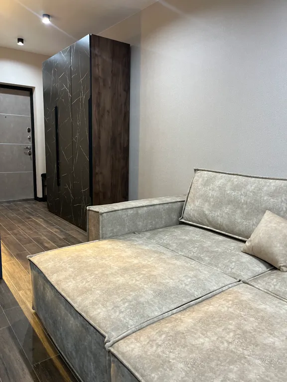 Квартира-студия в окружении хвойного леса и гор.